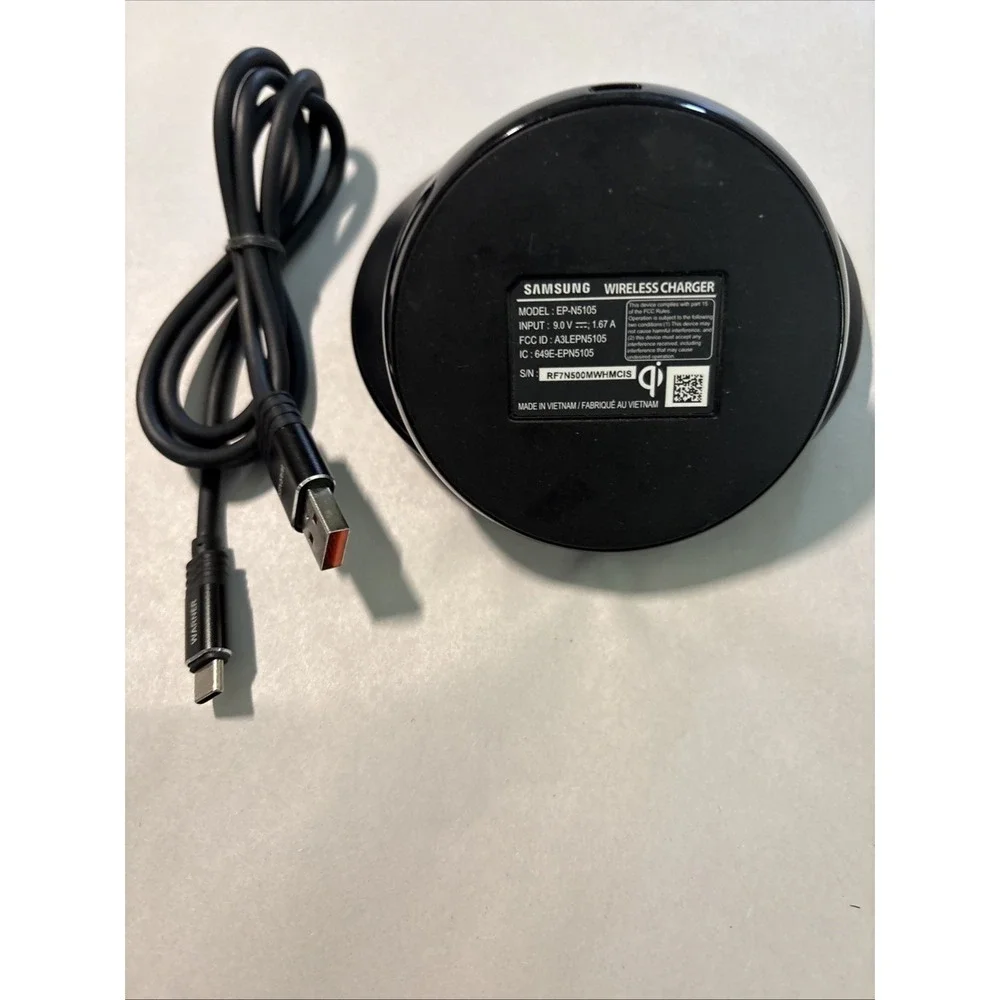 Samsung EP-N5105 Qi-Certified Fast Wireless Charging Stand + Warner USB Cable